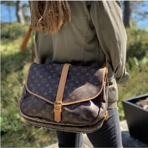 ⭐🔥AUTHENTIC🔥⭐Louis Vuitton Saumur35 Shoulder Crossbody